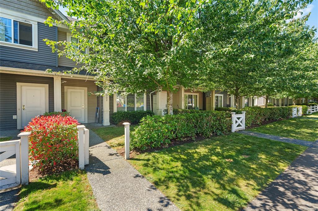 Third View of 1675 Crescent View Dr, Nanaimo, BC, V9S 0A8