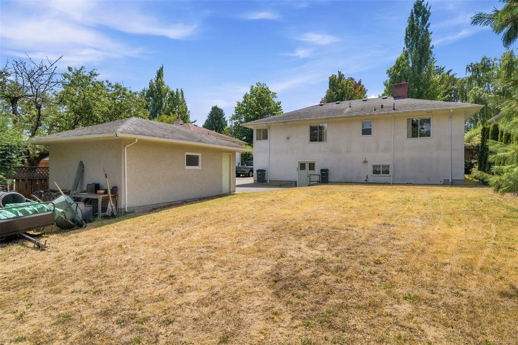 Third View of 2430 Camelot Rd, Saanich, BC, V8N 1J3