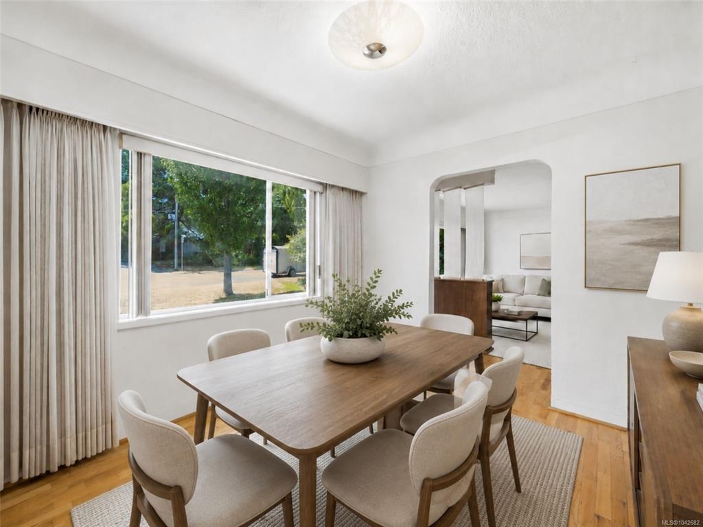 Fifth View of 2430 Camelot Rd, Saanich, BC, V8N 1J3