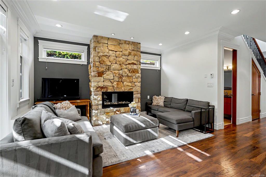 Fifth View of 2622 Shelbourne St, Greystoke Seven, Victoria, BC, V8R 4L9