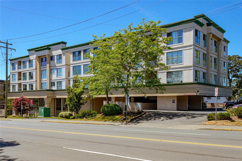 Third View of 3460 Quadra St, Saanich, BC, V8X 1G6