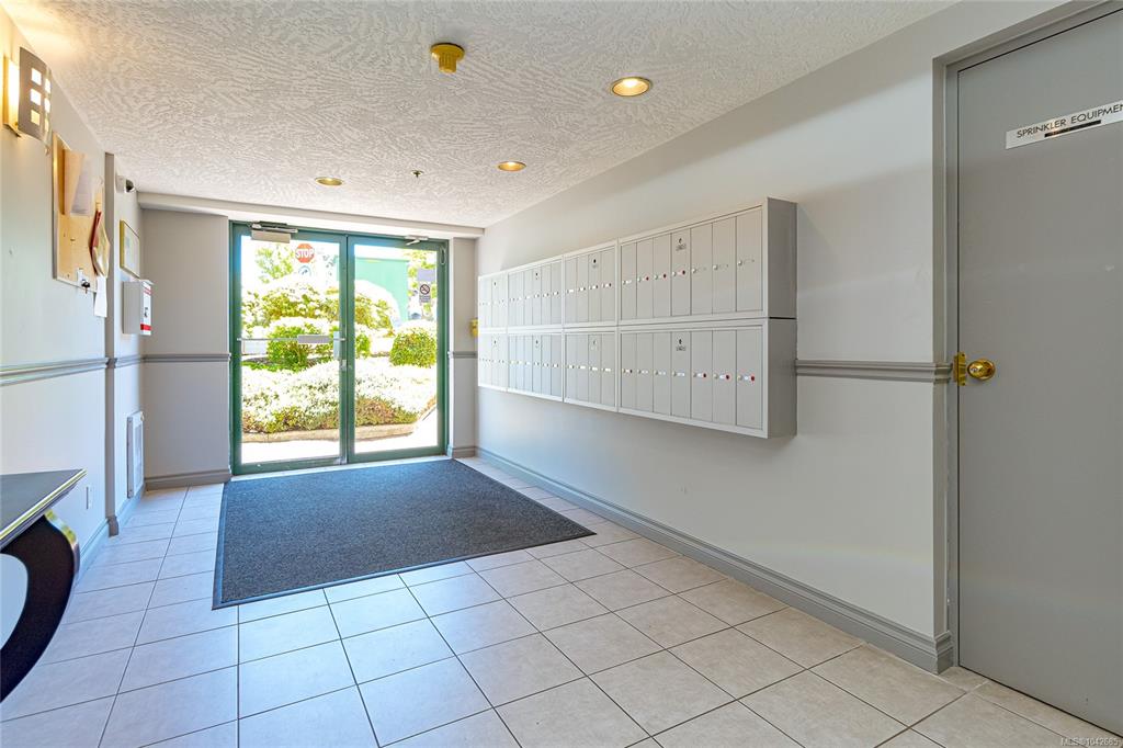 Fourth View of 3460 Quadra St, Saanich, BC, V8X 1G6