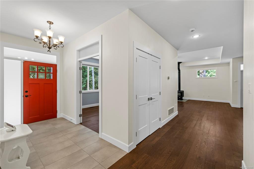 Third View of 480 Oakdowne Rd, Qualicum Beach, BC, V9K 2G1