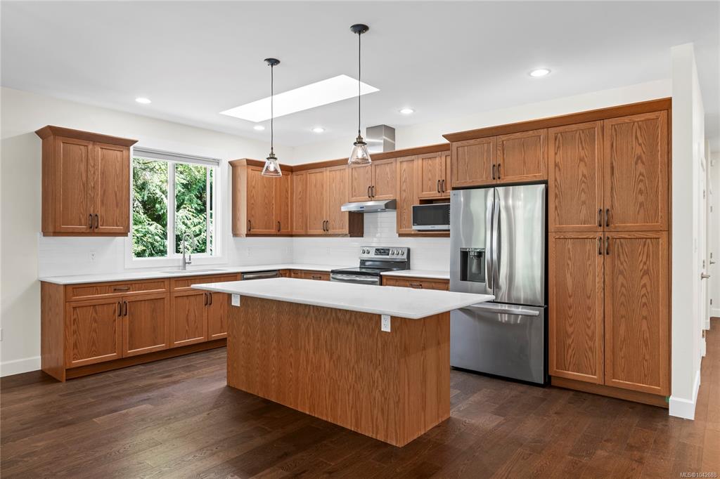 Fourth View of 480 Oakdowne Rd, Qualicum Beach, BC, V9K 2G1