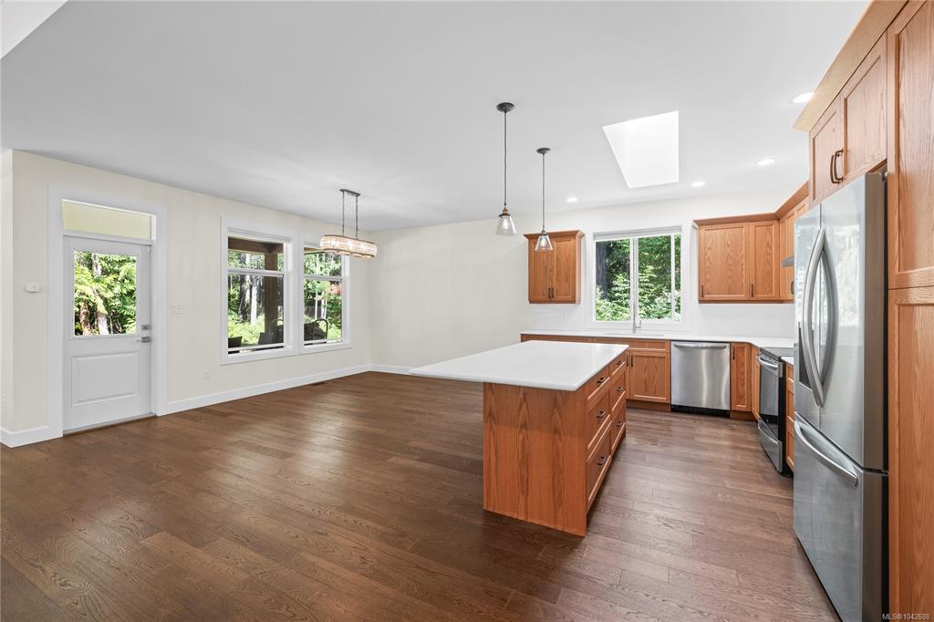 Fifth View of 480 Oakdowne Rd, Qualicum Beach, BC, V9K 2G1