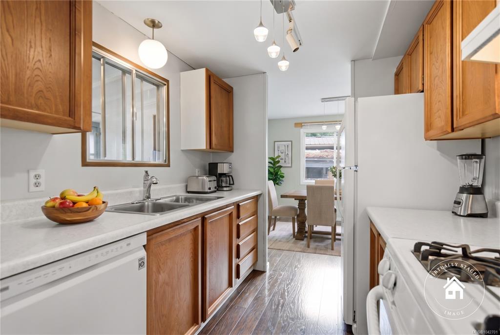 Fifth View of 1247 Arbutus Rd, Parksville, BC, V9P 1R4