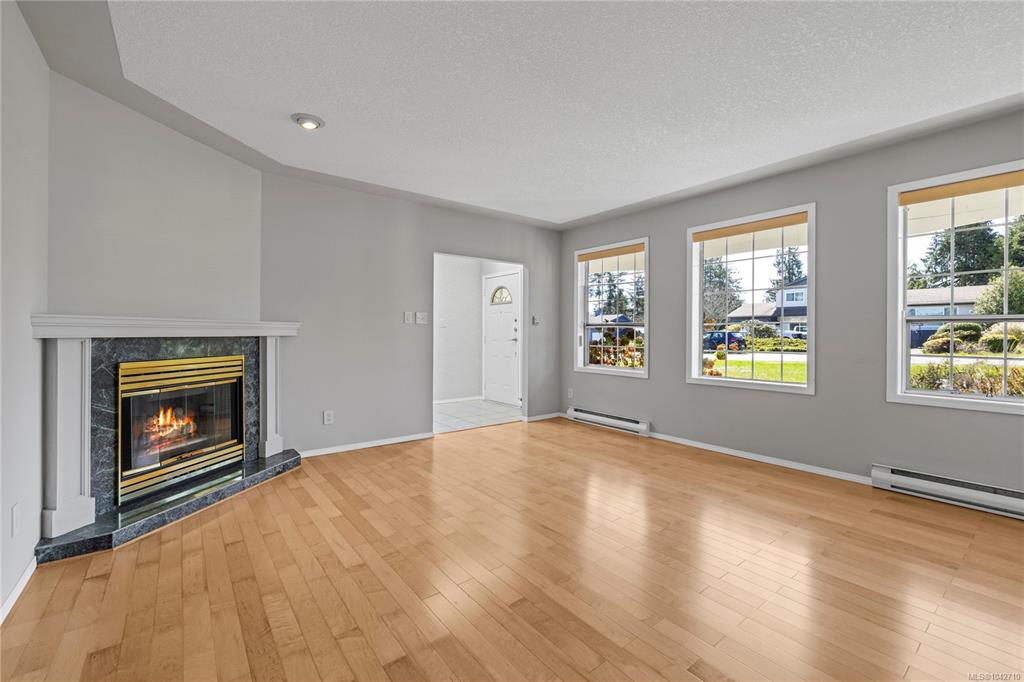 Fifth View of 625 Forsyth Ave, Parksville, BC, V9P 1G9