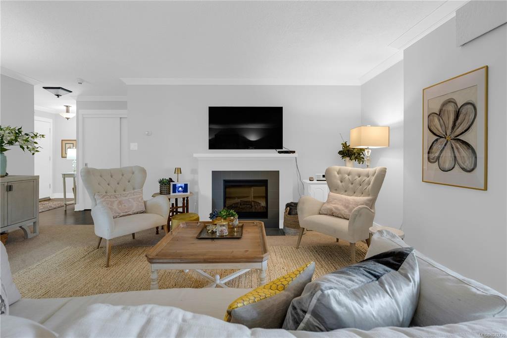 Third View of 2125 Oak Bay Ave, Oak Bay, BC, V8R 1E8