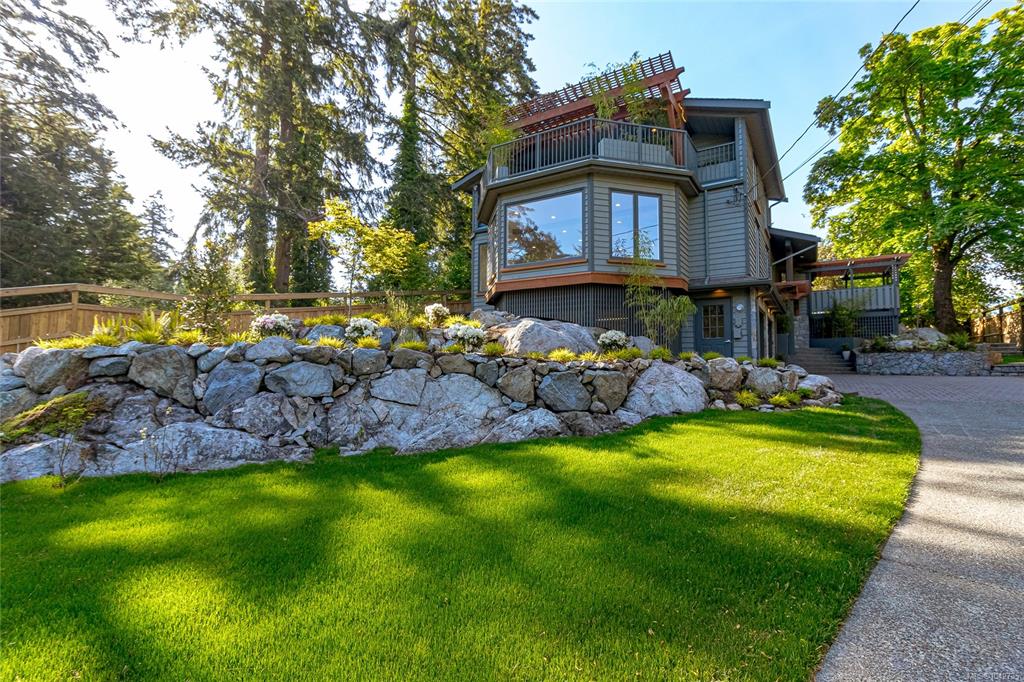 Third View of 4906 Cordova Bay Rd, Saanich, BC, V8Y 2J5