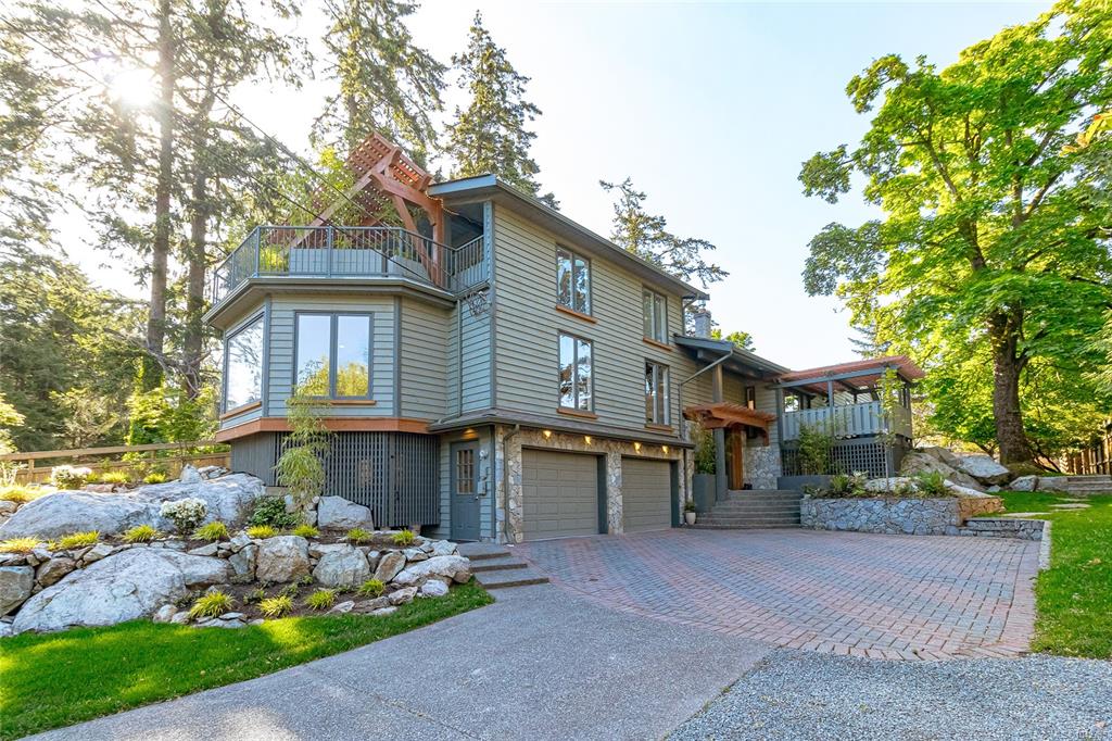 Fourth View of 4906 Cordova Bay Rd, Saanich, BC, V8Y 2J5