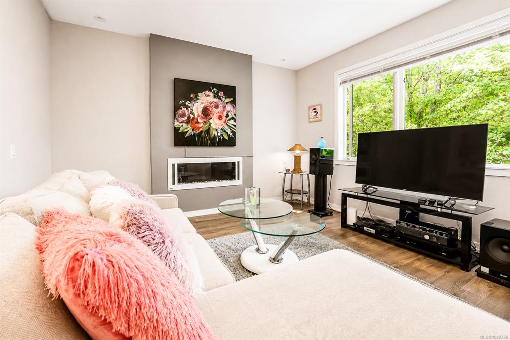 Third View of 694 Hoylake Ave, Langford, BC, V9B 3P7
