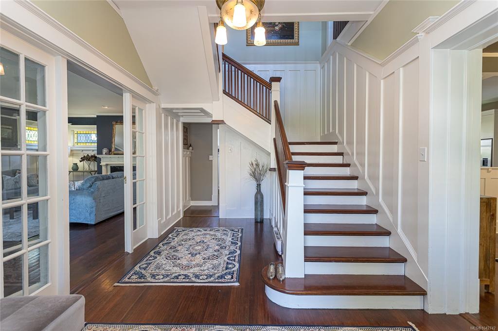 Main View of 875 Richmond Rd, Victoria, BC, V8S 3Z2
