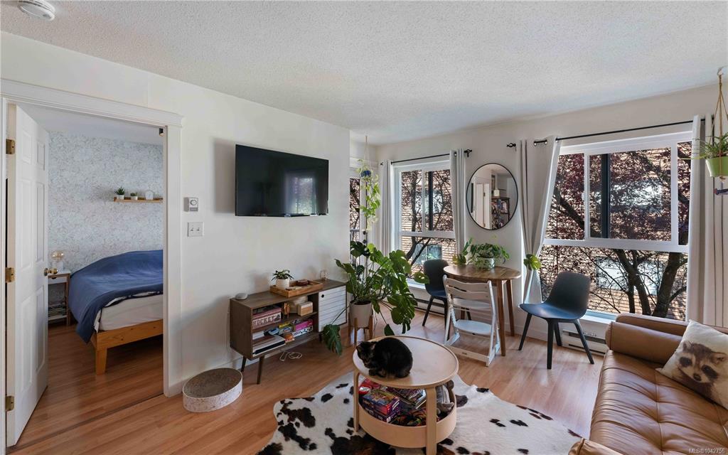 Third View of 1028 Balmoral Rd, Victoria, BC, V8T 1A8
