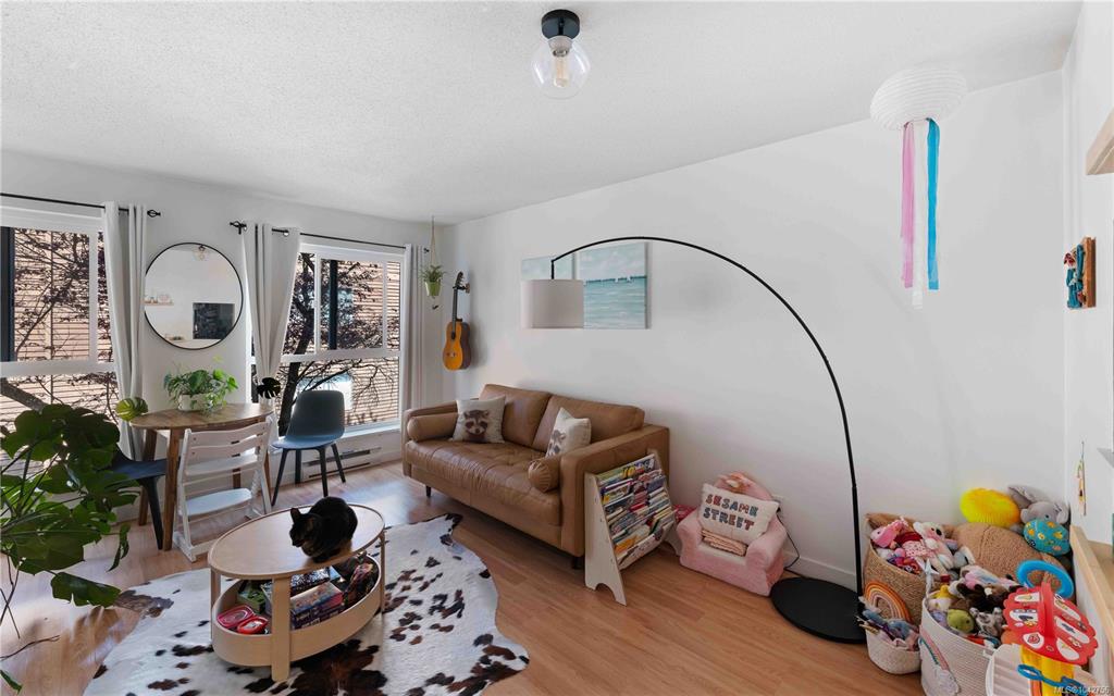 Fifth View of 1028 Balmoral Rd, Victoria, BC, V8T 1A8