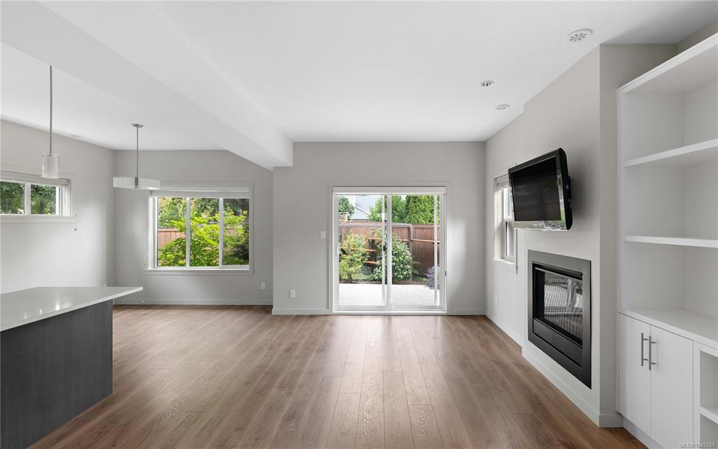 Third View of 7022 Wallace Dr, Central Saanich, BC, V8M 1G1