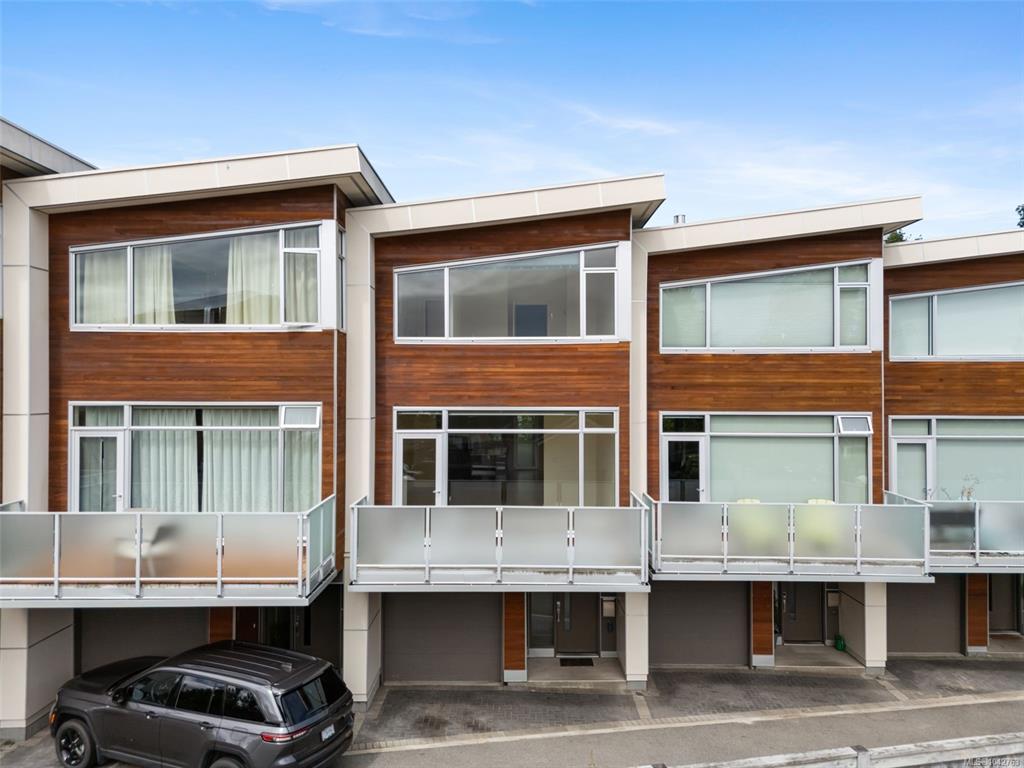 Third View of 2830 Irma St, Victoria, BC, V9A 1S2
