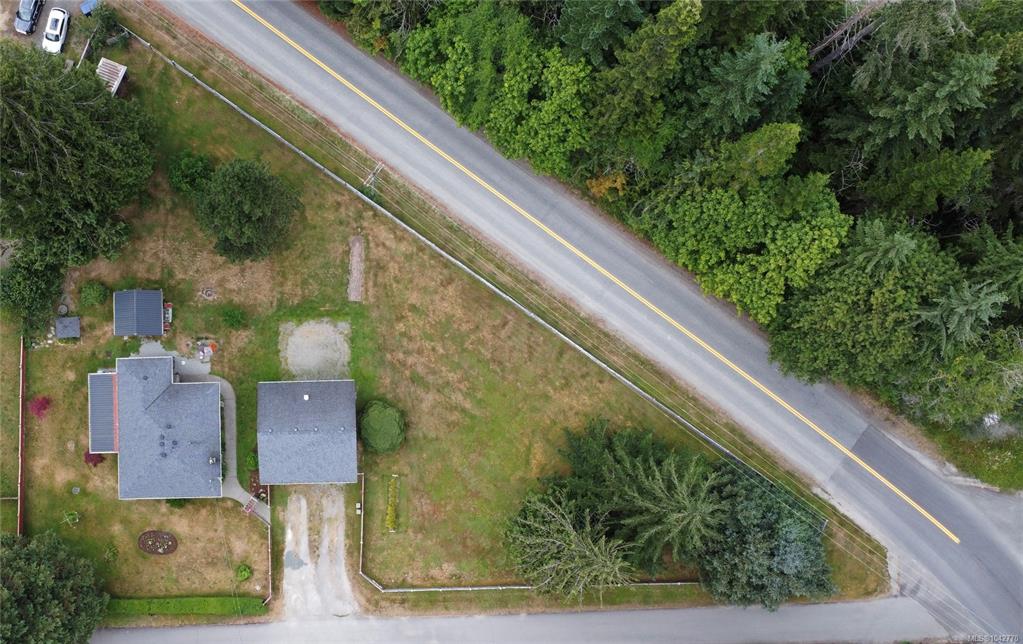Third View of 10289 Tamea Rd, Honeymoon Bay, BC, V0R 1Y0