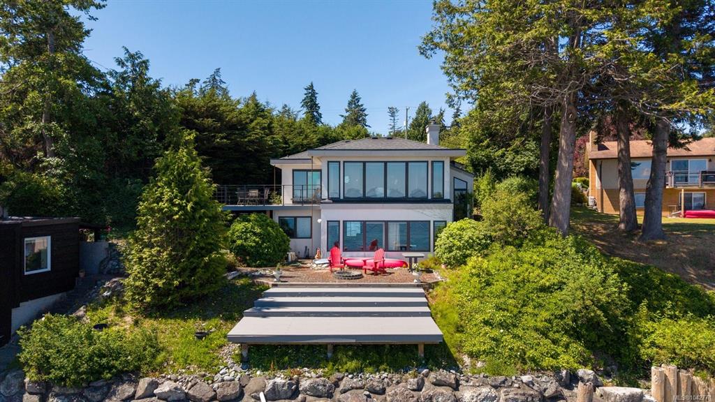 Third View of 8543 Lochside Dr, North Saanich, BC, V8L 1M5