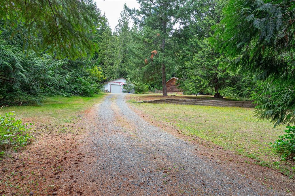 Fifth View of 740 Spider Lake Rd, Qualicum Beach, BC, V9K 2L7