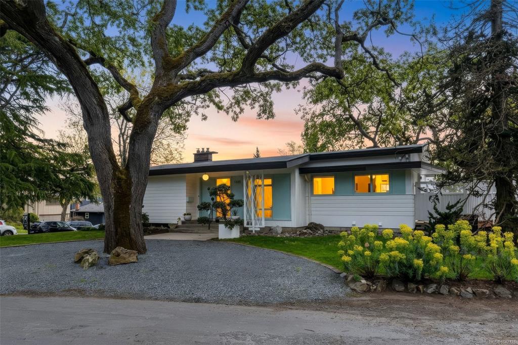 Third View of 1195 Kings Rd, Victoria, BC, V8T 1X6