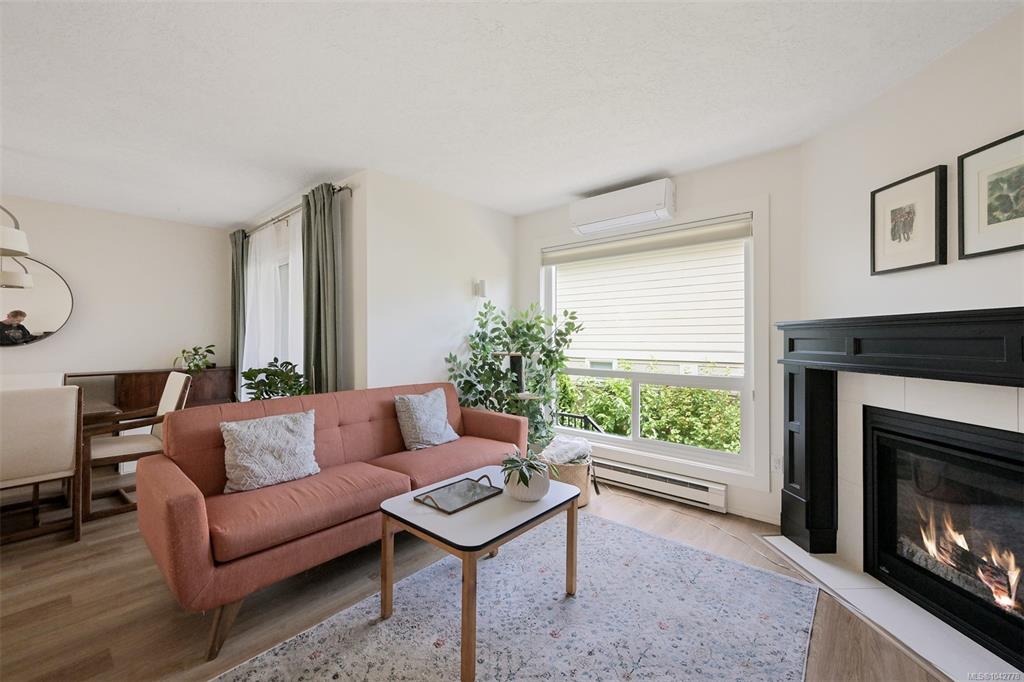 Third View of 947 Caledonia Ave, Victoria, BC, V8T 1E8