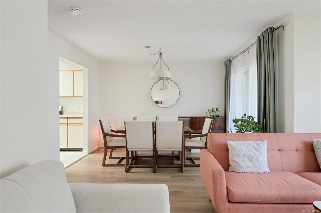 Fifth View of 947 Caledonia Ave, Victoria, BC, V8T 1E8