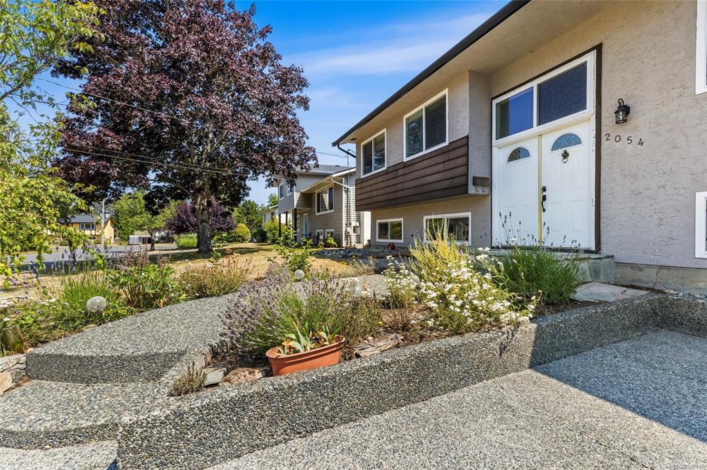 Fourth View of 2054 Piercy Ave, Sidney, BC, V8L 2K5