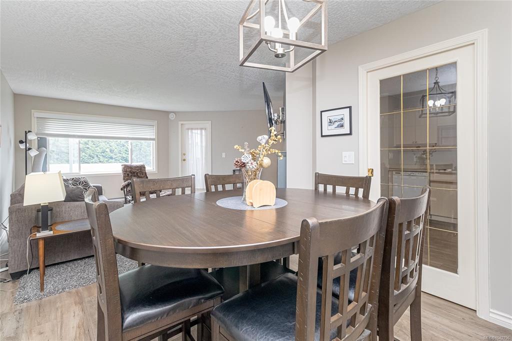 Third View of 3931 Shelbourne St, Saanich, BC, V8P 4H9
