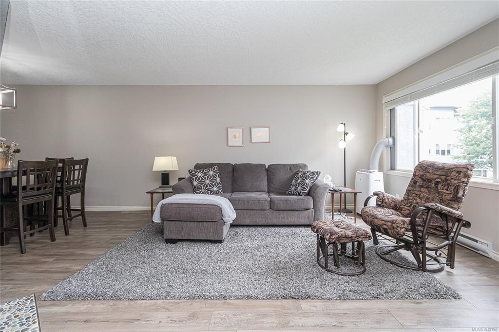 Fourth View of 3931 Shelbourne St, Saanich, BC, V8P 4H9