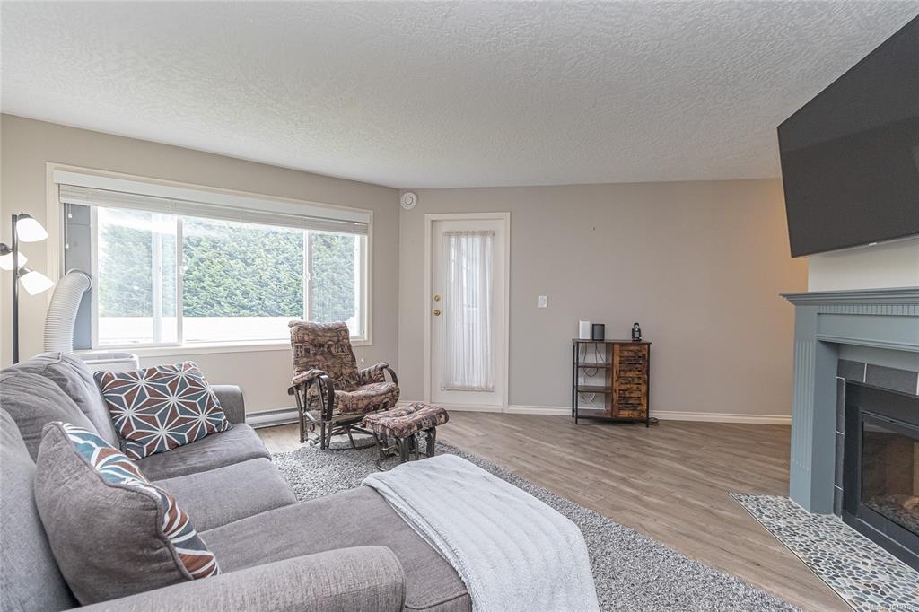 Fifth View of 3931 Shelbourne St, Saanich, BC, V8P 4H9
