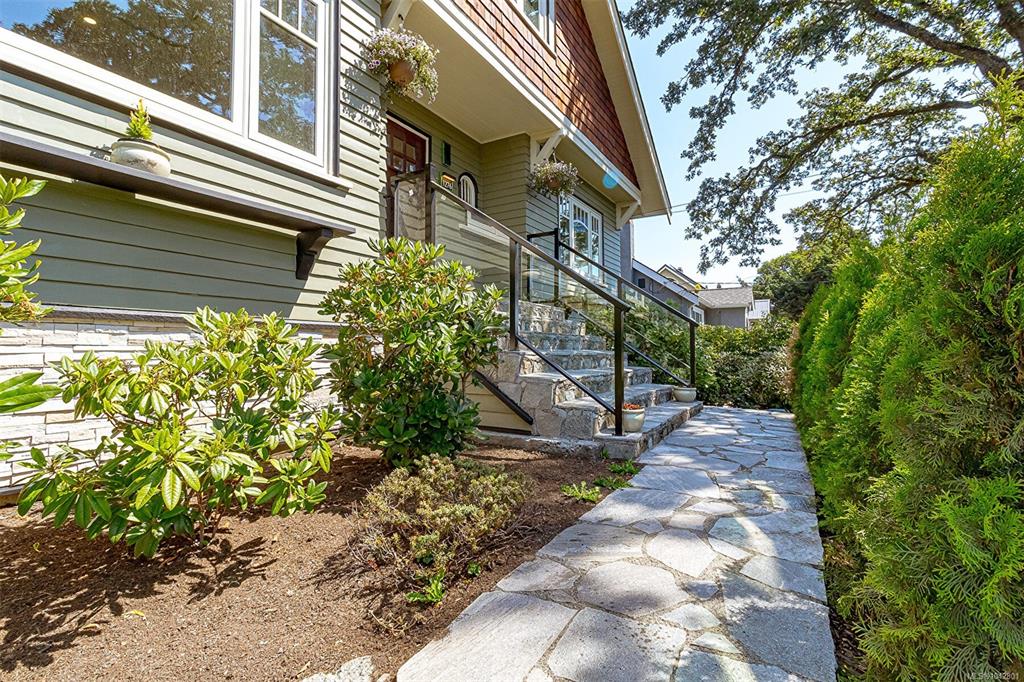 Third View of 1276 Vista Hts, Victoria, BC, V8T 2J1