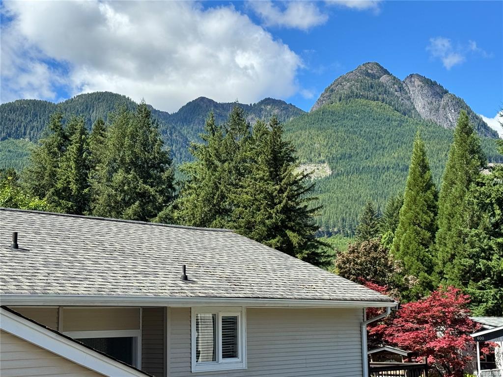 Third View of 611 Nimpkish Dr, Gold River, BC, V0P 1G0