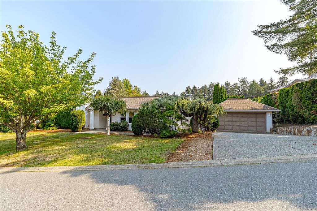 Third View of 1096 Valewood Trail, Saanich, BC, V8X 5E3