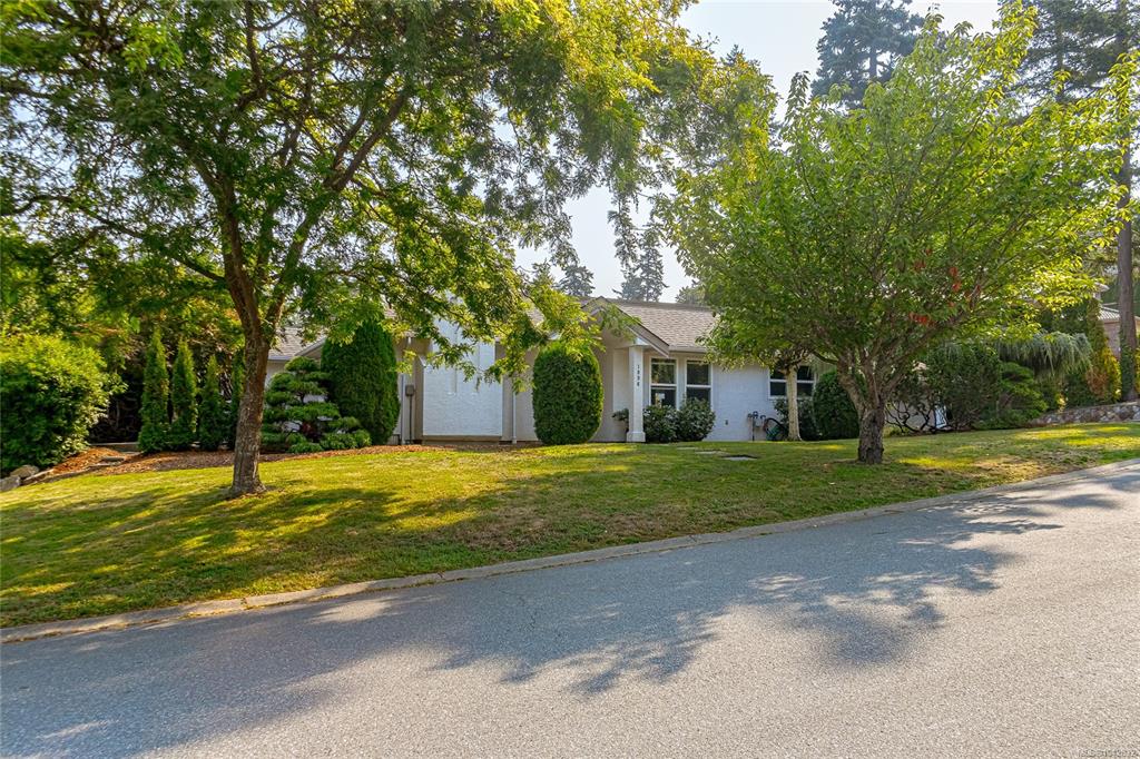 Fourth View of 1096 Valewood Trail, Saanich, BC, V8X 5E3