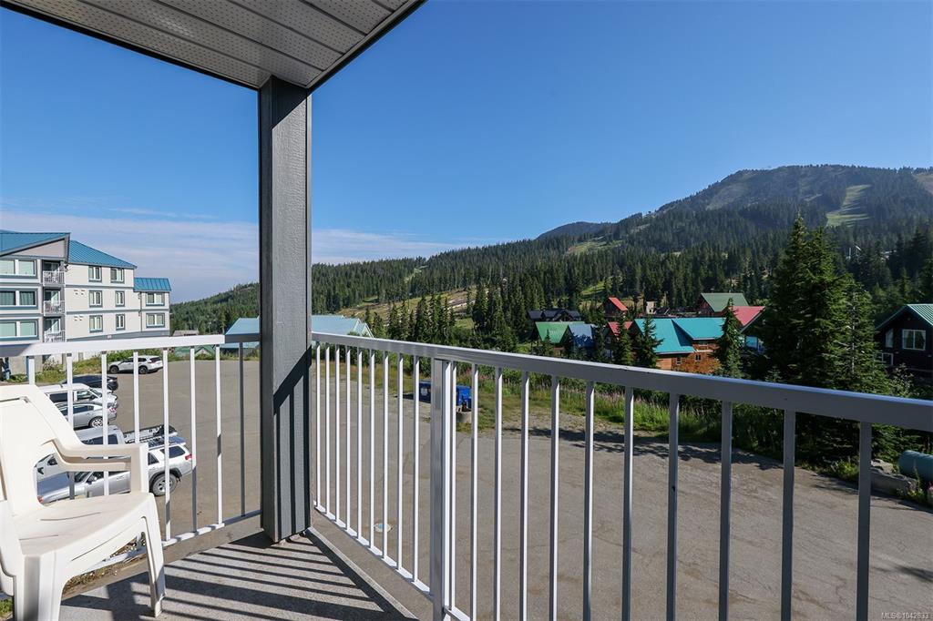 Third View of 1320 Henry Rd, BLUEBERRY HILL, Courtenay, BC, V9J 1L0