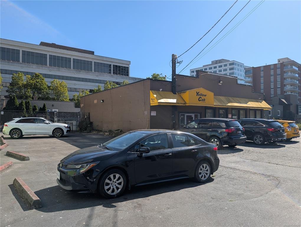 Fourth View of 817 Fisgard St, Victoria, BC, V8V 3K4