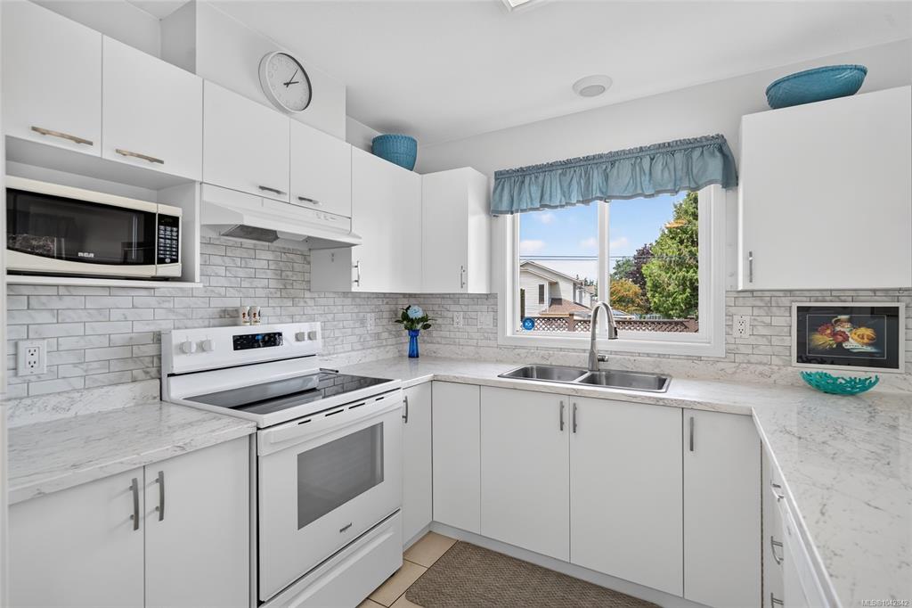 Fourth View of 454 Morison Ave, WINDSOR COURT, Parksville, BC, V9P 2M6
