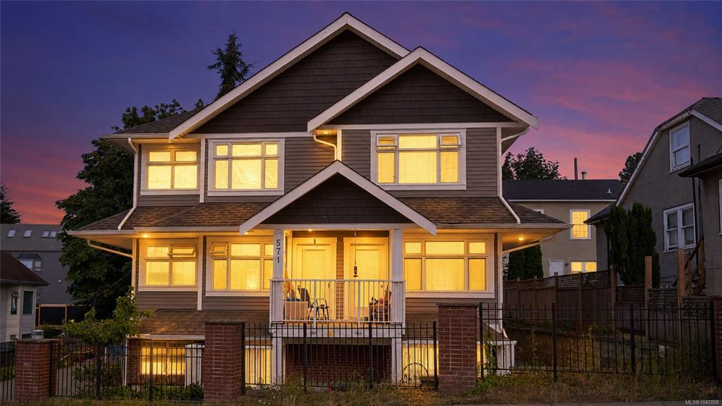 Third View of 571 Albert St, Nanaimo, BC, V9R 2W1