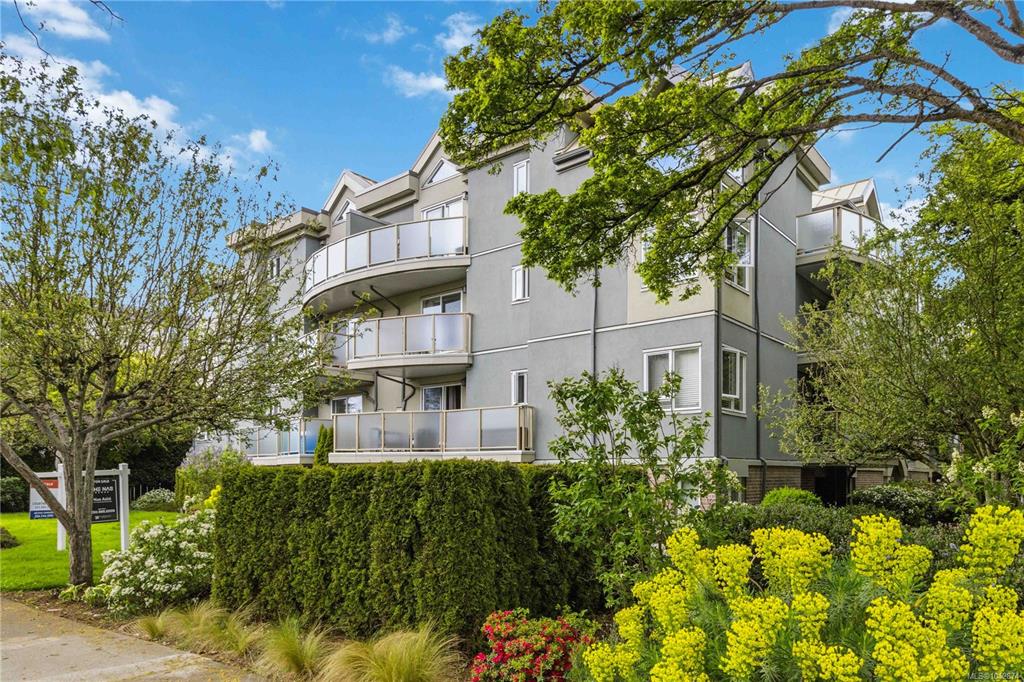 Second View of 2710 Grosvenor Rd, Victoria, BC, V8T 3M9