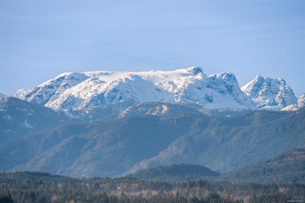 Fourth View of 1418 Valley View Dr, Courtenay, BC, V9N 8T3