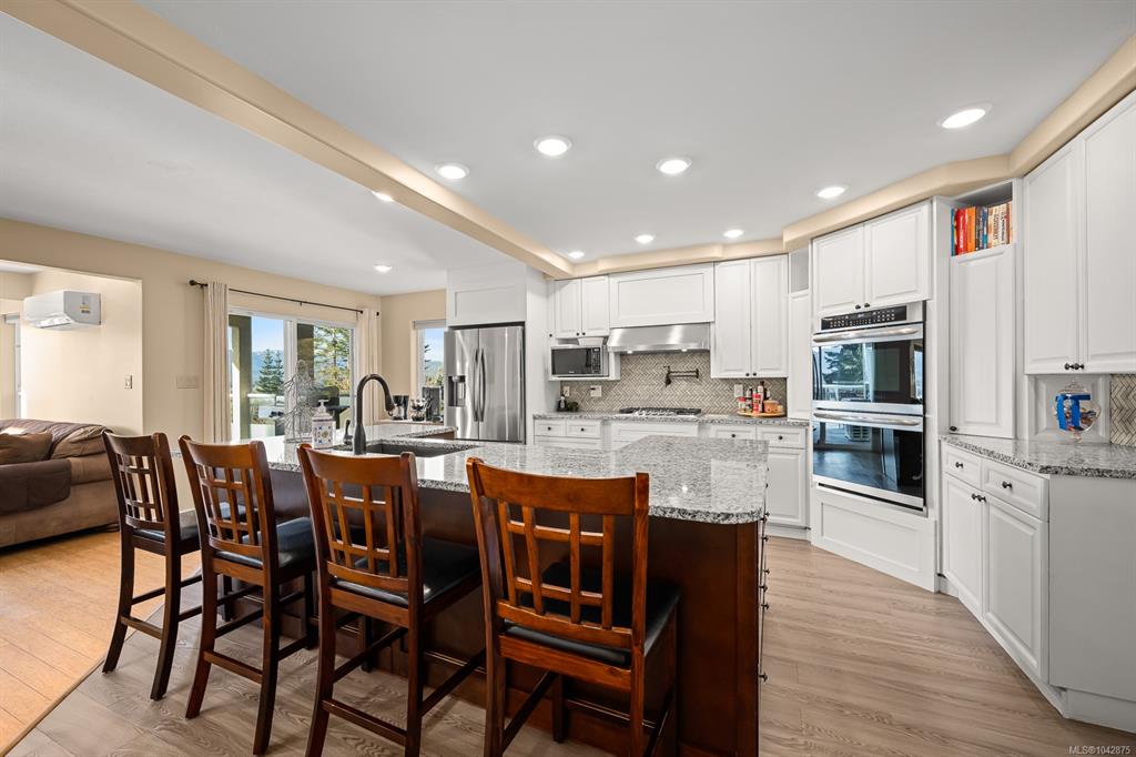 Fifth View of 1418 Valley View Dr, Courtenay, BC, V9N 8T3