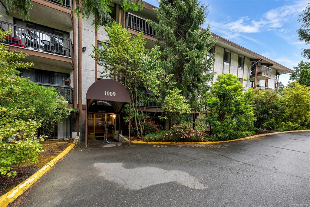 Second View of 1009 Mckenzie Ave, Saanich, BC, V8X 4B1