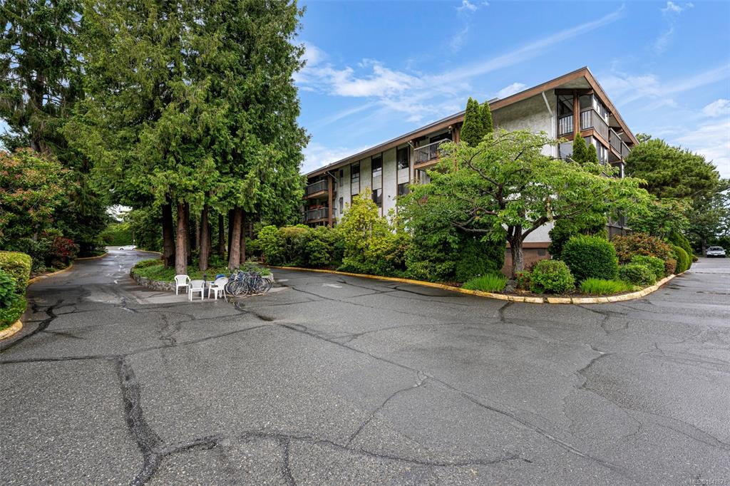 Third View of 1009 Mckenzie Ave, Saanich, BC, V8X 4B1