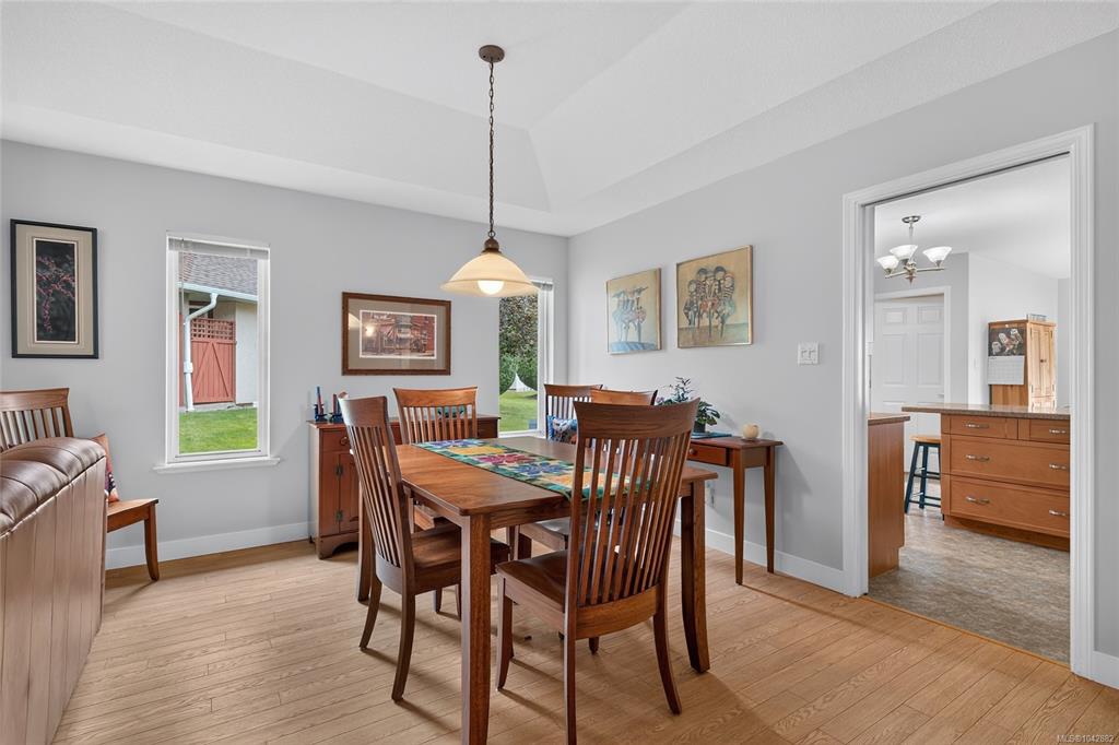 Fifth View of 850 Arbutus St, ARBUTUS PARK, Qualicum Beach, BC, V9K 2M7