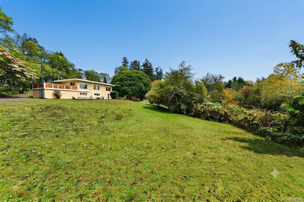 Third View of 4589 Scarborough Rd, Saanich, BC, V8Z 5N6