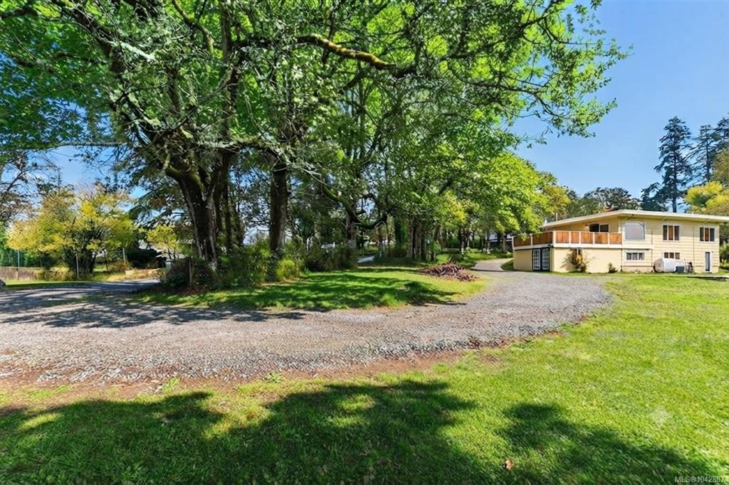 Fifth View of 4589 Scarborough Rd, Saanich, BC, V8Z 5N6