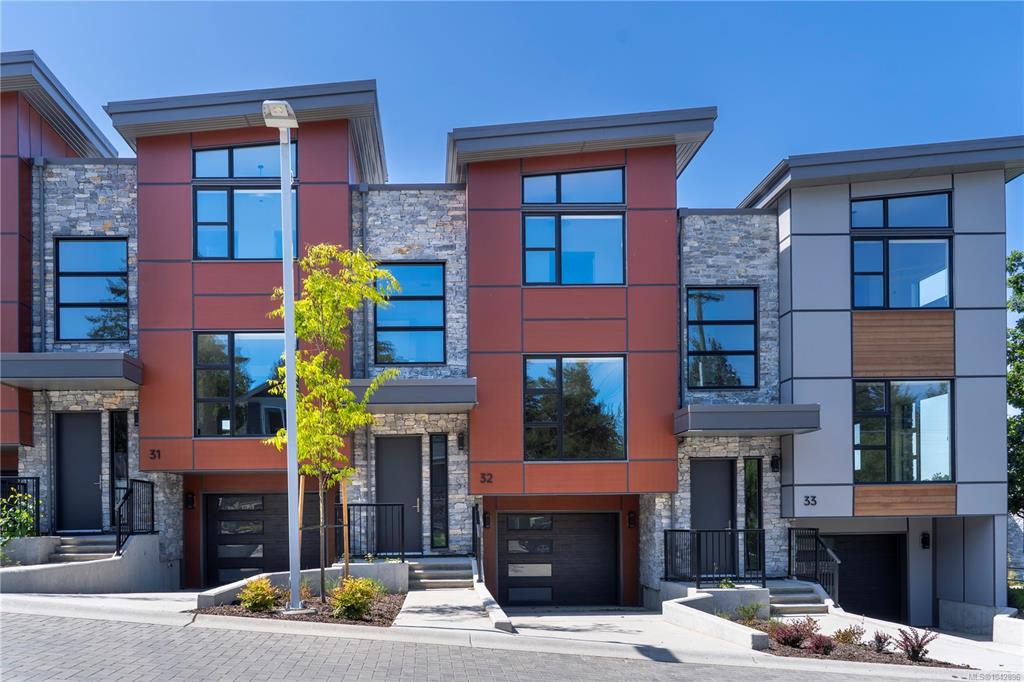 Third View of 4253 Dieppe Rd, Paragon Parc, Saanich, BC, V8X 2N2