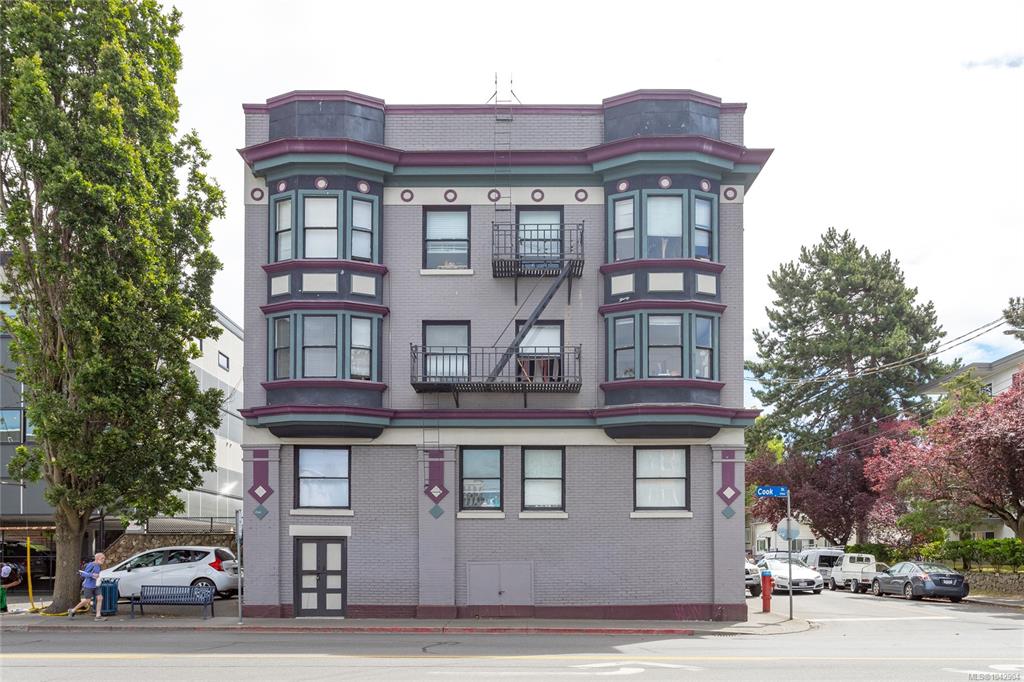 Third View of 1106 Balmoral Rd, Victoria, BC, V8T 1B1