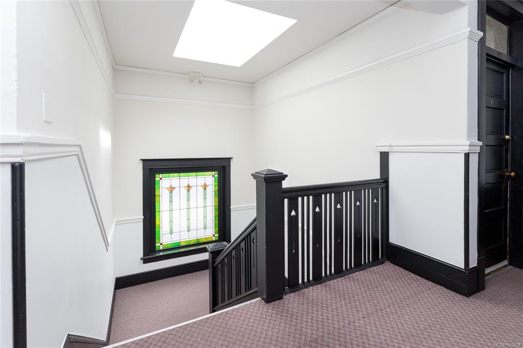 Fifth View of 1106 Balmoral Rd, Victoria, BC, V8T 1B1