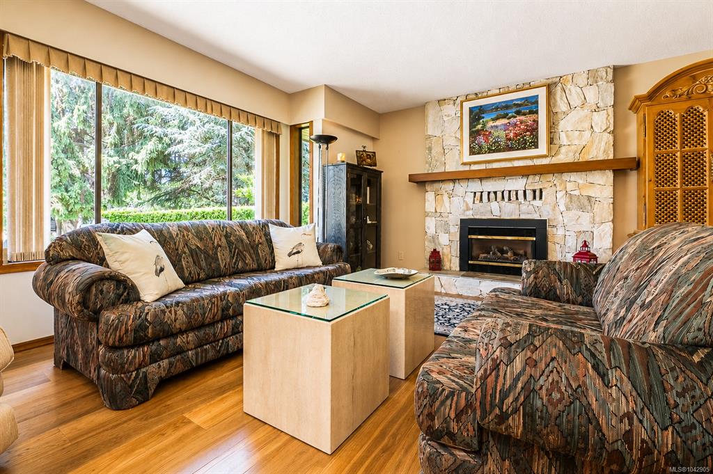 Third View of 730 Viaduct Ave E, Saanich, BC, V8Z 6N3